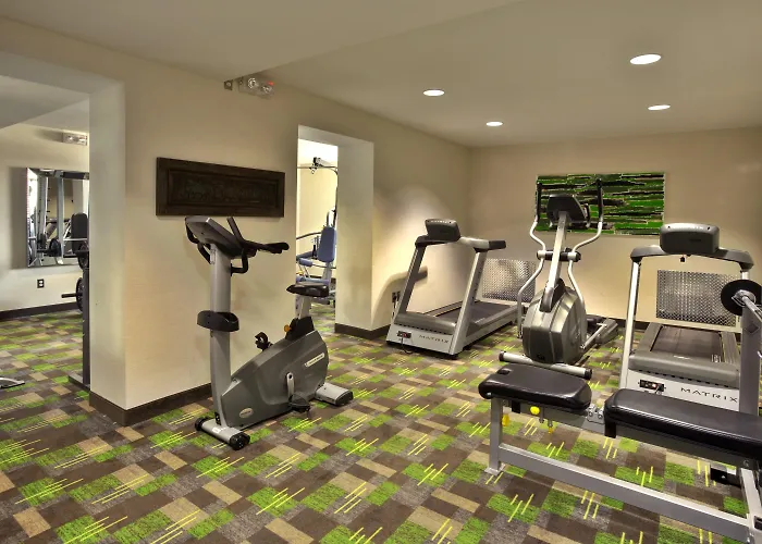 Holiday Inn Express Winnipeg Airport - Polo Park By Ihg